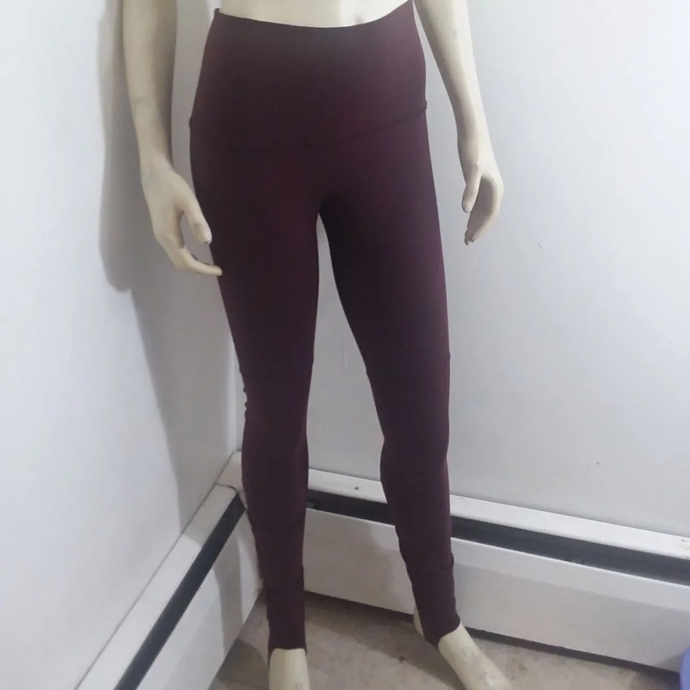 Lululemon Wunder Under stirrups
